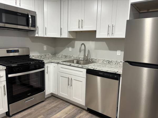 $2,825 / 2br - 774ft2 - Stunning Newly Renovated 2 Bedroom (Garnerville, NY)64035734781697123