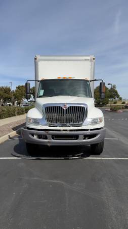 2019 International 26ft - Photo 3