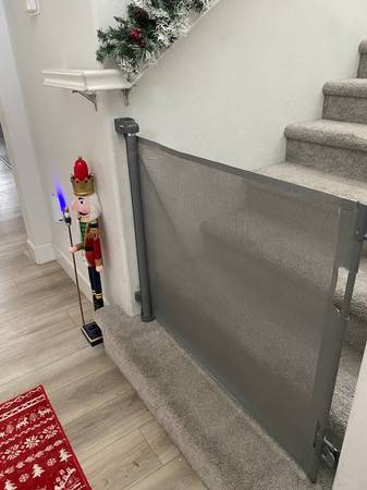 Retractable Baby Gate for Doorways and Stairs, Mesh Safety Gate for Pe 1