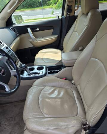 2011 GMC Arcadia - $3,60063618637745921124