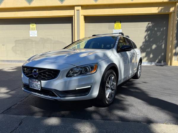 2016 Volvo V60 T5 CROSS COUNTRY 1