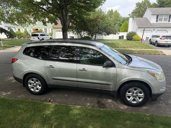 2011 Chevrolet  Traverse 1