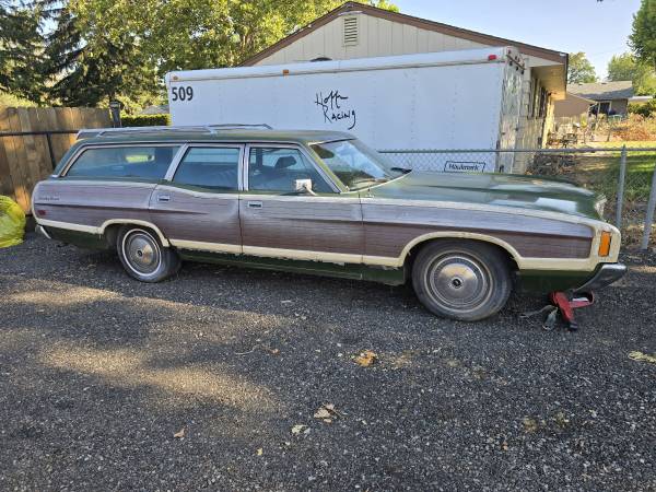 Classic 1972 Ford Country Squire wagon. 1 owner classic - $2,750 (Kennewick)63436932747265123