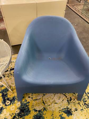 Mid Mod Hard Plastic Patio Chair 1