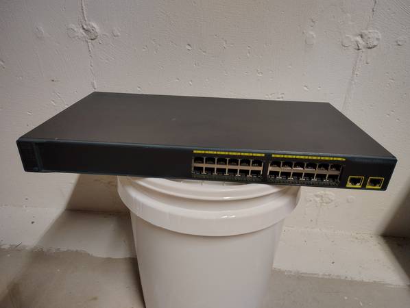 CISCO 2960 24 port switch 1