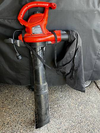 Black & Decker Electric Leaf Hog 1