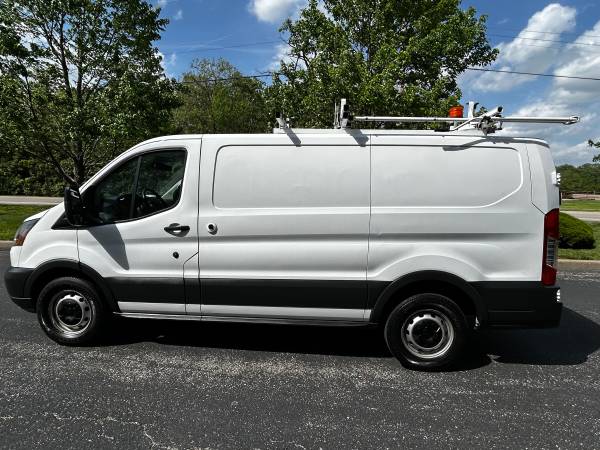 2017 Ford Transit T-150 - Photo 8