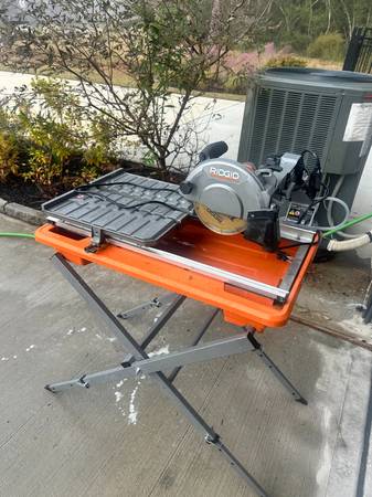 WET TILE SAW WITH STAND AND BLADES 1