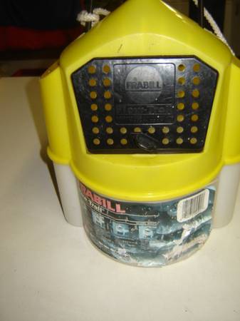 FLOATING BAIT BUCKET 1