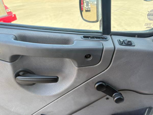 2018 Freightliner M2 106 Tandem - Photo 11