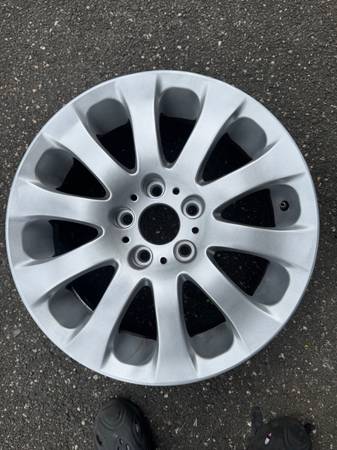 BMW oem 17 inch wheel 3series 1