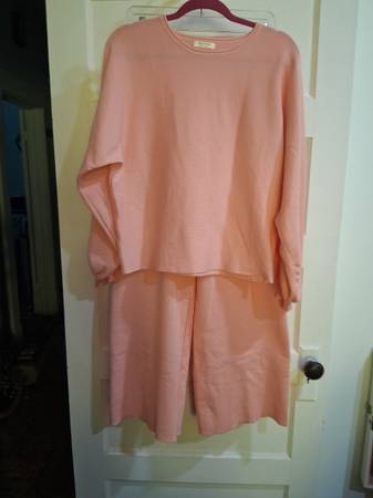 Ladies 2 piece lounge outfit 1