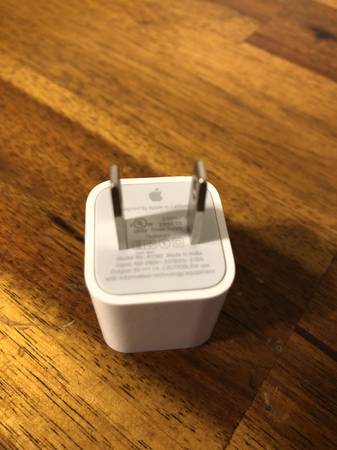 IPHONE CHARGING CUBE 1