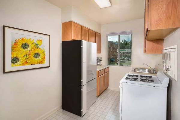 $1,155 / 1br - 650ft2 - Charming 1 bd/1 bth with great character! 650 sqft (Hyattsville - Hoff Theater)62946971812355122