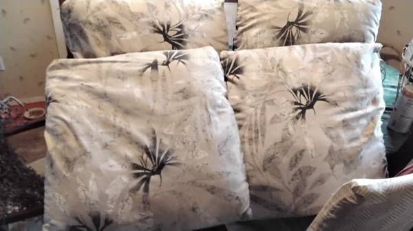 4 BIG puffy fluffy pillows (sold as set) 1