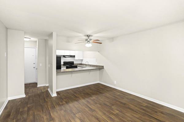 $1,149 / 1hab - 650ft2 - Apartamento de 1 hab. – Área de Belmont/Vandy – ¡Tarifas reducidas + 1 mes gratis! (Gale Ln/Cerca de Belmont Blvd)63673283650945120