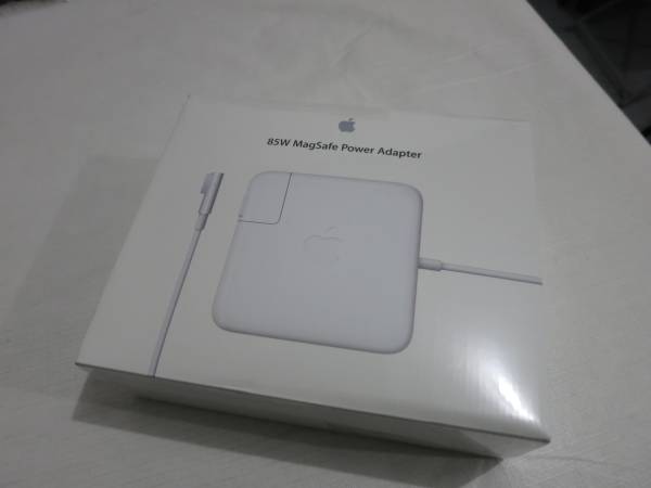 Apple 85W Magsafe Power Adapter 1