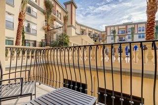 $3,289 / 2br - 995ft2 - 2 Bed 2 Bath apartment with in unit washer dryer and full kitchen (Downtown Los Angeles)63876483047043123
