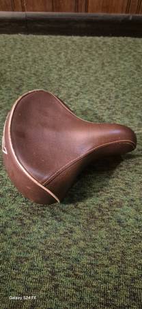 Wide Huffy Suspension Saddle/Seat 1