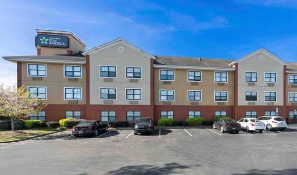 $1,860 / 1br - Fully Furnished Studio! (Charlotte)63925335590787124