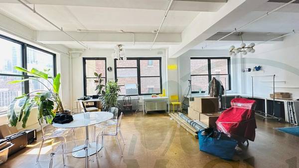 $4,400 / 1650ft2 - $32/ft L-Shaped Corner Photography Studio/Office Space with South and (Midtown West)63816576170755122