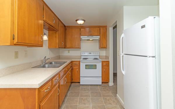 $2,250 / 1br - 960ft2 - Amazing, Downstairs 1 bedroom with a Den in Vista! (Vista)63865930866561123