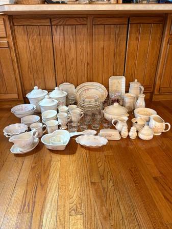 Pfaltzgraff Tea Rose 83 Piece Lot Salt Pepper Scalloped Dish Glasses 1