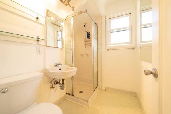 $800 / 1br - 340ft2 - 1br - Beautiful Studio Nestled in the North Berkeley Hills! Walk to UC (Berkeley)64023721324930124