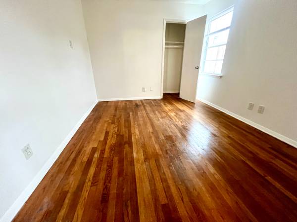 $900 / 1br - Pretty Apartment t with private back yard (Houston)63924169062403124