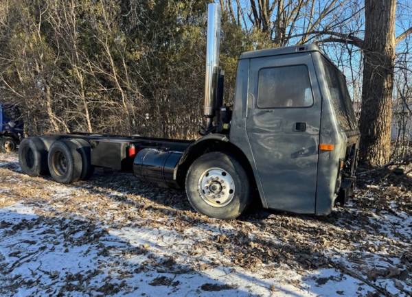 1999 MACK LE613 1