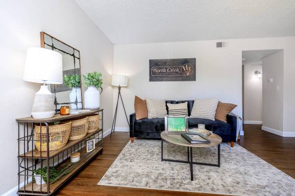 $1,731 / 2br - 743ft2 - Live Among the Trees – Nature-Lover’s Dream Apartment!! (Fresno)64008334080771122