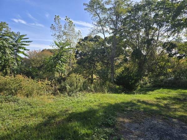 $389,900 / 261359ft2 - 1.72 Acres in Westerly off of Langworthy Road, distant Waterviews (Westerly)64194822915457120