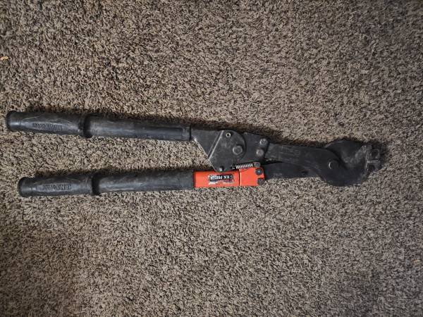 RATCHETING WIRE CUTTERS 1