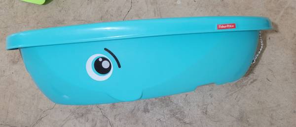 Baby bath tub. Fisher-price whale of a tub with removable seat. - $5 (Sammamish)63471360799491122