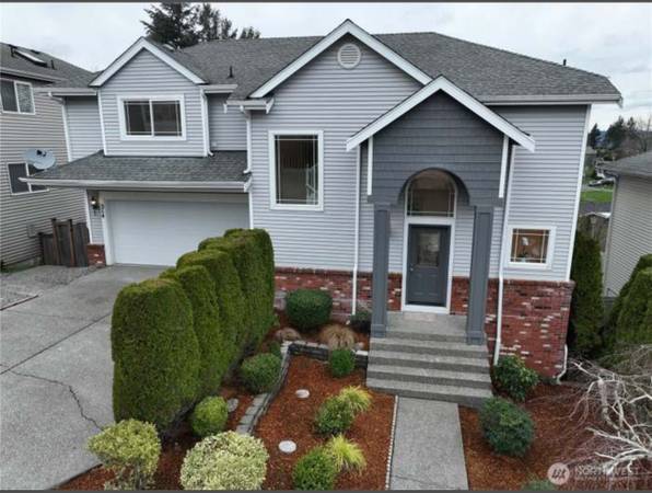 $3,599 / 3br - 2600ft2 - Beautiful Lake Washington view house in Renton (Renton)63866941687555120