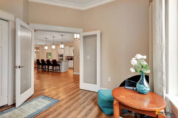 $675,000 / 4br - 2026ft2 - NEW LISTING! Golf Course Views Stunning Ranch (Wasilla)64004786262403123