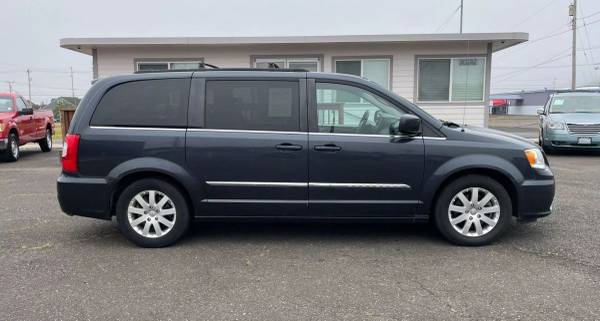 Minivan Chrysler Town & Country Touring 2014 de 4D - ¡Financiamiento Disponible! - $7999.00 (Aberdeen)63624422832129123