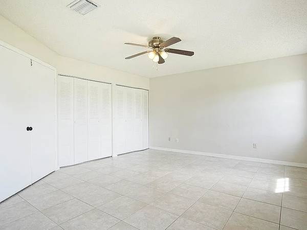 $1,000 / 3br - 1360ft2 - Gorgeous and peaceful family home (1380 SE Starklake Court, Port Saint Lucie, FL 34952)63867159086465124