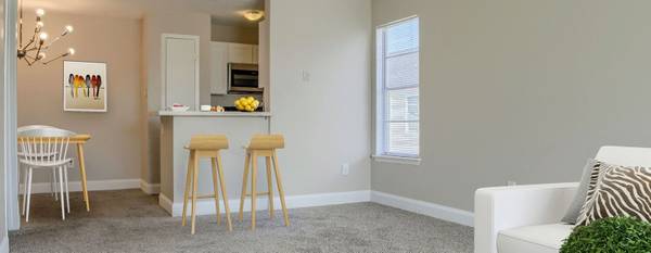 $995 / 2br - 866ft2 - Laguna Creek Apartments: 2-bedroom units available NOW! (New Orleans)63903652730754123