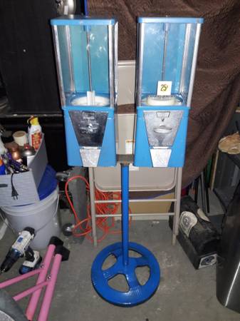 1970s double gumball machine 1