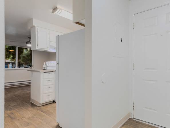 $1,450 / 2br - Patios & Balconies, Washer & Dryer Hookup in our Quiet 2 Bedroom (Rockwood Area)63914738138242122