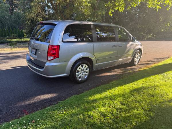 2017 Dodge Caravan, título limpio, pocos kilómetros!! - $5,150 (Lakewood)63623060539651123