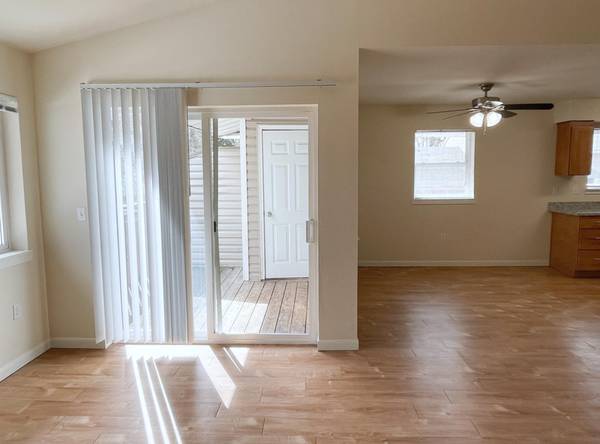 $1,649 / 2br - Schools within Walking Distance, WD Incl, Ceiling Fans - Two Bedroom (Beaverton / Aloha)63956788547458123