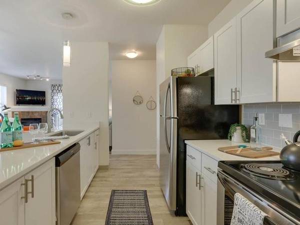 $2,295 / 3br - 1247ft2 - Cozy Gas Fireplace, Children's Play Area, Beautiful Landscaping63672636703619124