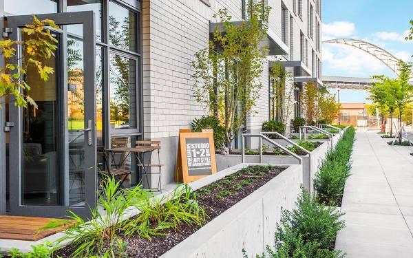 $1,915 / 1br - 861ft2 - Floor to Ceiling Windows, Resident-Reserved Garage Parking (Pearl/NW Portland/Downtown/Portland)63831537350401123