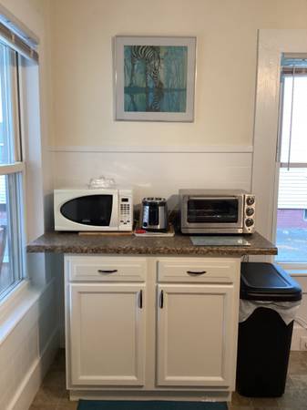 $2,700 / 2br - Beautiful sun soaked fully furnished first floor large apartment64017045033475122
