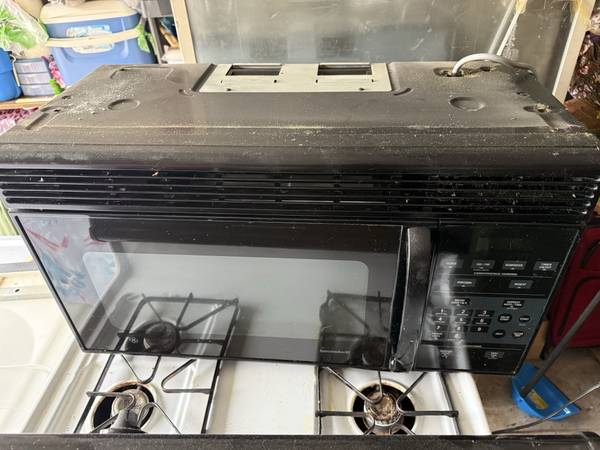 GE over-the-range kitchen microwave cabinet or wall mount 1