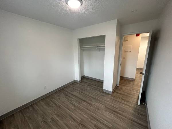 $1,390 / 2br - 900ft2 - Refrigerator, Fireplace, Laundry Facilities (303 E 15th Ave, Anchorage, AK)64014171935873124