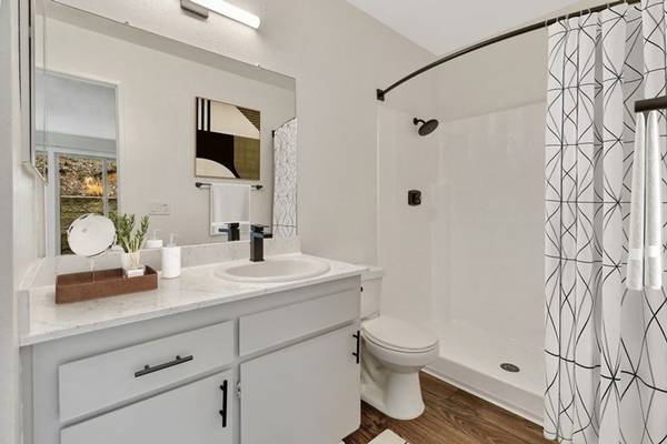 $2,000 / 2br - 850ft2 - 2 BR- Lux Black & Stainless Finishes, Newly Renovated, Pet Friendly (2660 Alpine Boulevard, Alpine, CA)63865592026625124