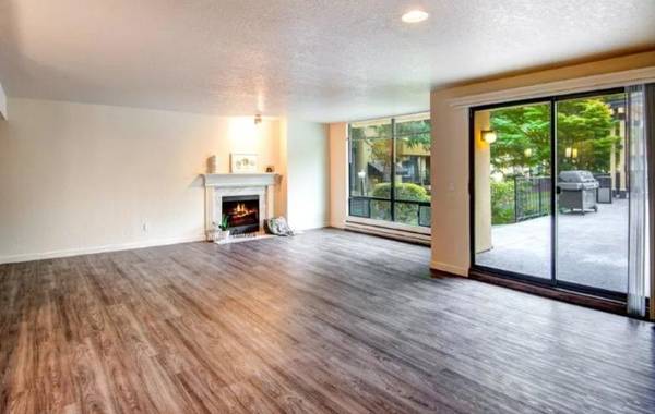 $2,655 / 2br - 1250ft2 - Piscina al aire libre y dos spas de hidromasaje, se aceptan mascotas (centro de la ciudad de Bellevue)63852483426049120